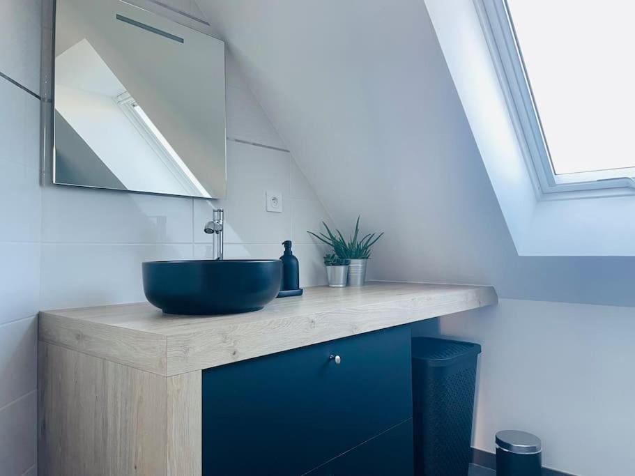 Appartement Lumineux Et Spacieux, Terrasse Et Parking Prive Конкарно Екстериор снимка